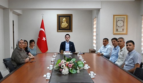 Kaymakamımız Sayın Evren ÇAKIR, Kurban Bayramı sonrası ilk mesai haftasında, İlçe Millî Eğitim Müdürü Ümit ÇETİN ve personelleri ile bir araya geldi. 