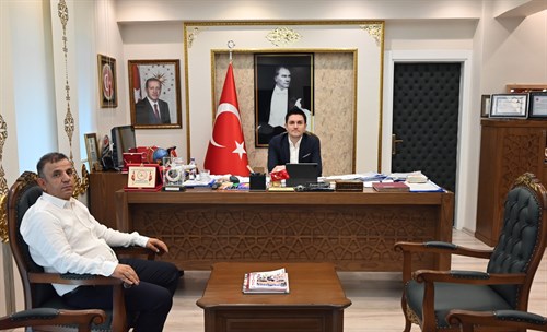 Kartmin-Der Sosyal Yardımlaşma ve Dayanışma Derneği Başkanı Nurullah ŞİMŞEK, Kaymakamımız Sayın Evren ÇAKIR' ı makamında ziyaret etti.