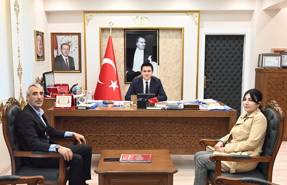 Kaymakamımız Sayın Evren ÇAKIR, Mardin Mazıdağı Yeniden Refah Partisi Kurucu İlçe Başkanı Mehmet ÖZMÜŞ' ü makamında ağırladı.